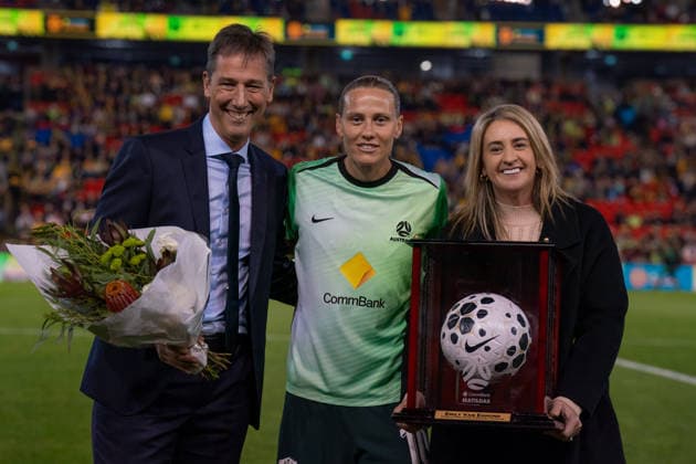NEWCASTLE, AUSTRALIA - JUNE 06: Emily van Egmond of Australia receives a recognition as most capped player during the International Friendly, Länderspiel, Nationalmannschaft match between Australia and Mexico at McDonald Jones Stadium on June 06, 2026 in Newcastle, Australia.  Copyright: xNoexLlamasx xSPPx Sportspressphoto_SPR161625