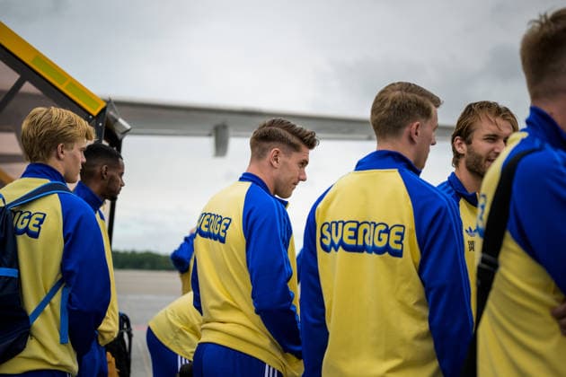 260606 Lucas Bergvall, Alexander Isak, Viktor Gyökeres, Alexander Bernhardsson and Benjamin Nygren of the Swedish national football team ahead of boarding a flight bound for Dallas Fort Worth International Airport and the FIFA World Cup, WM, Weltmeisterschaft, Fussball 2026, on June 6, 2026 at Arlanda Airport in Stockholm. Photo: Joel Marklund BILDBYRAN kod JM JM0823 bbeng fotboll football soccer fotball vm fotbolls-vm fotball-vm fotbolls-vm 2026 fifa world cup 2026 resa travel sverige sweden sverige a avresa Copyright: JOELxMARKLUND BB260606JM013