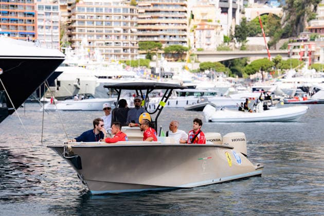 F1 Louis Vuitton Grand Prix de Monaco - Lewis Hamilton LEWIS HAMILTON (GBR) of Scuderia Ferrari HP arriving on a boat on Saturday during the 2026 Formula 1 Louis Vuitton Monaco Grand Prix at the Monaco Street Circuit on June 6, 2026. Photo by Antoine Lapeyre Reveries Agency via ABACAPRESS.COM Monaco Monaco  Copyright: xAntoinexLapeyre ReveriesxAgency ABACAx