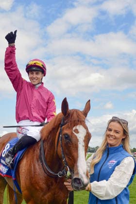 05.06.2026, Epsom, Surrey, GBR - Thundering On with Dylan Browne McMonagle up after winning the Epsom Oaks. Epsom Downs racecourse. (Pferd, Jockey, Thundering On, Mcmonagle, Sieg) 260605C994EPSOM.JPG