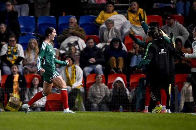 SOCCER MATILDAS MEXICO, Diana Rosario Ordonez Torres of Mexico (left) celebrates with teammates after scoring a goal during the International Friendly, Länderspiel, Nationalmannschaft match between Australia and Mexico at McDonald Jones Stadium in Newcastle, Saturday, June 6, 2026. ( NO ARCHIVING, EDITORIAL USE ONLY NEWCASTLE NEW SOUTH WALES AUSTRALIA  Copyright: xDANxHIMBRECHTSx 20260606177552700434