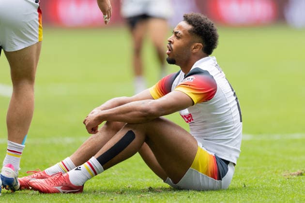 Deutschland-Frankreich, SVNS Rugby World Championship, WM, Weltmeisterschaft Makonnen Amekuedi (Deutschland, 60) hockt enttäuscht auf dem Rasen. Drittes Gruppenspiel zwischen Deutschland und Frankreich. Drittes Turnier der SVNS World Championship, Siebener-Rugby WM vom 5. bis 7. Juni 2026 in Bordeaux (Frankreich). Tag 2, Gruppenspiele am 6. Juni 2026., Bordeaux Region Nouvelle-Aquitaine Frankreich Stade Atlantique