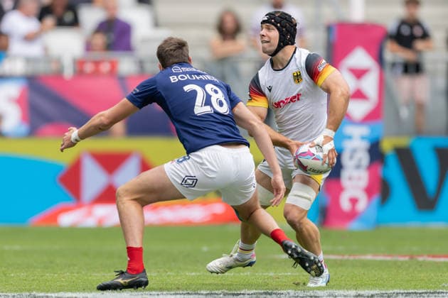 Deutschland-Frankreich, SVNS Rugby World Championship, WM, Weltmeisterschaft Josselin Bouhier (Frankreich, 28) versperrt Felix Hufnagel (Deutschland, 1) den Weg. Drittes Gruppenspiel zwischen Deutschland und Frankreich. Drittes Turnier der SVNS World Championship, Siebener-Rugby WM vom 5. bis 7. Juni 2026 in Bordeaux (Frankreich). Tag 2, Gruppenspiele am 6. Juni 2026., Bordeaux Region Nouvelle-Aquitaine Frankreich Stade Atlantique