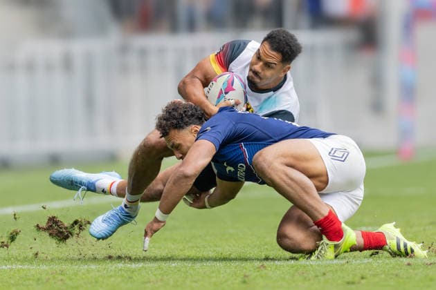 Deutschland-Frankreich, SVNS Rugby World Championship, WM, Weltmeisterschaft Tackling von Liam Delamare (Frankreich, 76) an Chris Umeh (Deutschland, 7). Drittes Gruppenspiel zwischen Deutschland und Frankreich. Drittes Turnier der SVNS World Championship, Siebener-Rugby WM vom 5. bis 7. Juni 2026 in Bordeaux (Frankreich). Tag 2, Gruppenspiele am 6. Juni 2026., Bordeaux Region Nouvelle-Aquitaine Frankreich Stade Atlantique