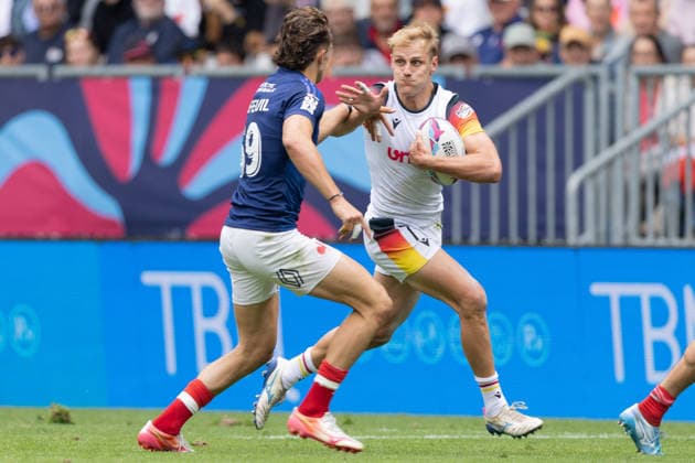 Deutschland-Frankreich, SVNS Rugby World Championship, WM, Weltmeisterschaft Wolfram Hacker (Deutschland, 17) wehr sich gegen die Attacken von Gregoire Arfeuil (Frankreich, 59). Drittes Gruppenspiel zwischen Deutschland und Frankreich. Drittes Turnier der SVNS World Championship, Siebener-Rugby WM vom 5. bis 7. Juni 2026 in Bordeaux (Frankreich). Tag 2, Gruppenspiele am 6. Juni 2026., Bordeaux Region Nouvelle-Aquitaine Frankreich Stade Atlantique