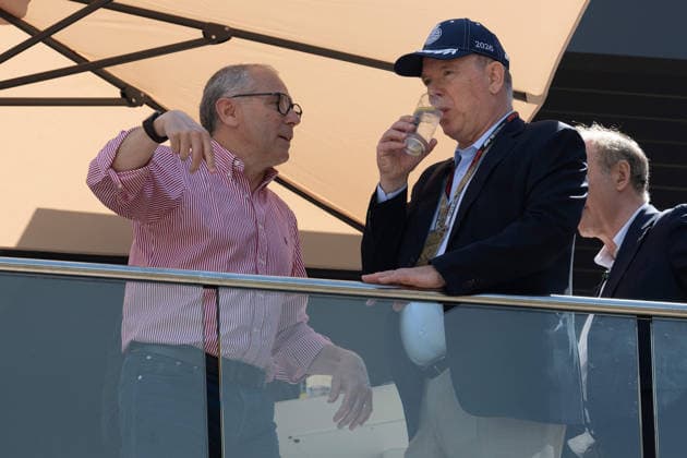 06.06.2026, xrarjax, Motorsport FIA Formel 1, Großer Preis von Monaco 2025 v.l. Formel 1 Chef Stefano Domenicali und Albert II. Fürst von Monaco (Albert Alexandre Louis Pierre Rainier Grimaldi ) (FIA REGULATIONS PROHIBIT ANY USE OF PHOTOGRAPHS as IMAGE SEQUENCES and or QUASI-VIDEO) Monte Carlo