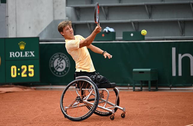 2026 French Open (Roland-Garros) PARIS, FRANCE - JUNE 06: Ahmet Kaplan (not seen) of Turkiye in action against Niels Vink of the Netherlands during the Quad Wheelchair Singles Final the 2026 French Open at Roland Garros on June 06, 2026 in Paris, France. Burak Akbulut Anadolu Paris France. Editorial use only. Please get in touch for any other usage.  Copyright: x2026xAnadoluxBurakxAkbulutx