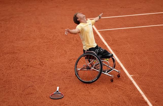 Niels Vink of Netherlands celebrates on match point French Open Tennis, Day Fourteen, Tennis, Roland Garros, Paris, France - 06 Jun 2026Paris Roland Garros France EDITORIAL USE ONLY No use with unauthorised audio, video, data, fixture lists, club league logos or live services. Online in-match use limited to 120 images, no video emulation. No use in betting, games or single club league player publications.  Copyright: xEllaxLing Shutterstockx 16906571h