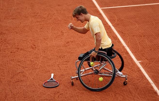 Niels Vink of Netherlands celebrates on match point French Open Tennis, Day Fourteen, Tennis, Roland Garros, Paris, France - 06 Jun 2026Paris Roland Garros France EDITORIAL USE ONLY No use with unauthorised audio, video, data, fixture lists, club league logos or live services. Online in-match use limited to 120 images, no video emulation. No use in betting, games or single club league player publications.  Copyright: xEllaxLing Shutterstockx 16906571d