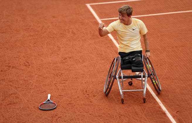 Niels Vink of Netherlands celebrates on match point French Open Tennis, Day Fourteen, Tennis, Roland Garros, Paris, France - 06 Jun 2026Paris Roland Garros France EDITORIAL USE ONLY No use with unauthorised audio, video, data, fixture lists, club league logos or live services. Online in-match use limited to 120 images, no video emulation. No use in betting, games or single club league player publications.  Copyright: xEllaxLing Shutterstockx 16906571e