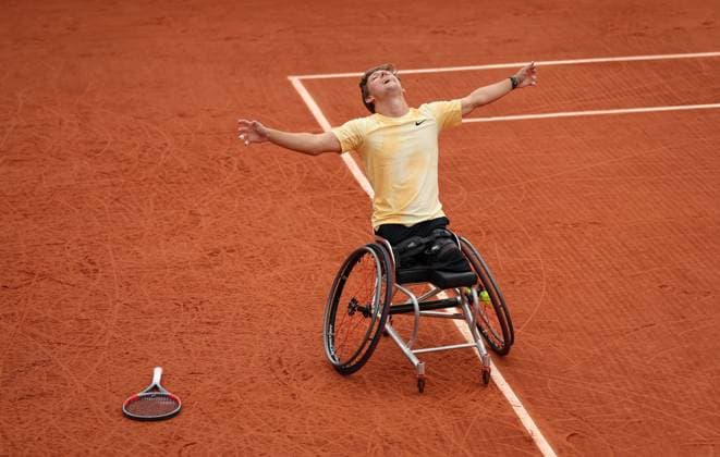Niels Vink of Netherlands celebrates on match point French Open Tennis, Day Fourteen, Tennis, Roland Garros, Paris, France - 06 Jun 2026Paris Roland Garros France EDITORIAL USE ONLY No use with unauthorised audio, video, data, fixture lists, club league logos or live services. Online in-match use limited to 120 images, no video emulation. No use in betting, games or single club league player publications.  Copyright: xEllaxLing Shutterstockx 16906571f
