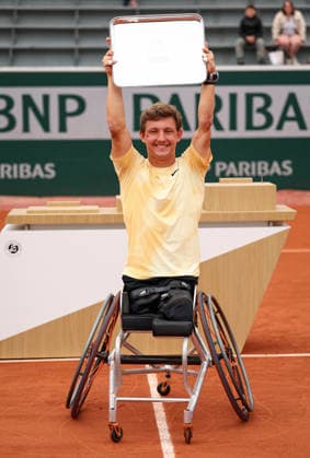 Niels Vink of Netherlands celebrates with the trophy French Open Tennis, Day Fourteen, Tennis, Roland Garros, Paris, France - 06 Jun 2026Paris Roland Garros France EDITORIAL USE ONLY No use with unauthorised audio, video, data, fixture lists, club league logos or live services. Online in-match use limited to 120 images, no video emulation. No use in betting, games or single club league player publications.  Copyright: xEllaxLing Shutterstockx 16906571b