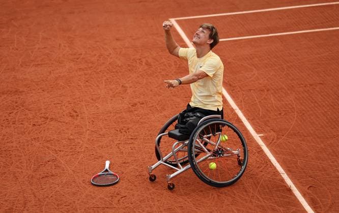 Niels Vink of Netherlands celebrates on match point French Open Tennis, Day Fourteen, Tennis, Roland Garros, Paris, France - 06 Jun 2026Paris Roland Garros France EDITORIAL USE ONLY No use with unauthorised audio, video, data, fixture lists, club league logos or live services. Online in-match use limited to 120 images, no video emulation. No use in betting, games or single club league player publications.  Copyright: xEllaxLing Shutterstockx 16906571c