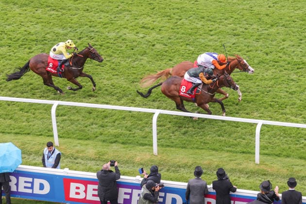 Derby Day Epsom Ten Bob Tony ridden by Kieran Shoemark (White, royal blue chevron, orange sleeves) wins the Betfred Tattenham Corner Stakes by short head from Witness Stand ridden by Billy Loughnane on Derby Day during the Derby Festival at Epsom Racecourse, Epsom 06 06 2026 UK Newspapers OUT Copyright: xMarkxChappellx FIL-23541-0009