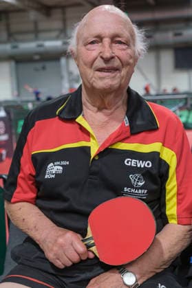 Lotto Thüringen TT-Finals Erfurt 2026 Deutsche Tischtennis Meisterschaften, ältester Teilnehmer bei den Senioren mit 95 Jahren: Paul Juchem. Geboren wurde Paul Juchem im Jahr 1931. 2024 bei der WM in Rom holte er in seiner Altersklasse die Bronzemedaille.