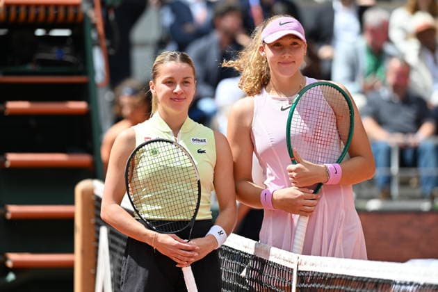 2026 French Open (Roland-Garros) - Women s singles final PARIS, FRANCE - JUNE 06: Mirra Andreeva and Poland s Maja Chwalinska pose for a photo ahead of the women s final singles match on day 14 of the French Open tennis tournament on Court Philippe-Chatrier at the Roland-Garros Complex in Paris, France on June 6, 2026. Mustafa Yalçin Anadolu Paris France. Editorial use only. Please get in touch for any other usage.  Copyright: x2026xAnadoluxMustafaxYalcÄ±nx