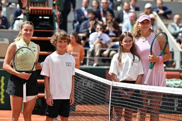 2026 French Open (Roland-Garros) - Women s singles final PARIS, FRANCE - JUNE 06: Mirra Andreeva and Poland s Maja Chwalinska pose for a photo ahead of the women s final singles match on day 14 of the French Open tennis tournament on Court Philippe-Chatrier at the Roland-Garros Complex in Paris, France on June 6, 2026. Mustafa Yalçin Anadolu Paris France. Editorial use only. Please get in touch for any other usage.  Copyright: x2026xAnadoluxMustafaxYalcÄ±nx