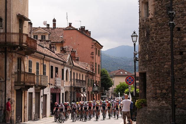 The pack rides cycles during Stage 8 of the Giro d™Italia Women, from Rivoli to Sestriere, Italy, Saturday, June 6, 2026  Copyright: xMarcoxAlpozzi LaPressex