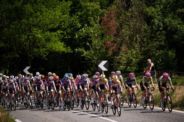 The pack rides cycles during Stage 8 of the Giro d™Italia Women, from Rivoli to Sestriere, Italy, Saturday, June 6, 2026  Copyright: xMarcoxAlpozzi LaPressex