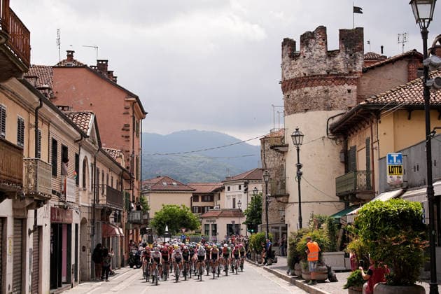 The pack rides cycles during Stage 8 of the Giro d™Italia Women, from Rivoli to Sestriere, Italy, Saturday, June 6, 2026  Copyright: xMarcoxAlpozzi LaPressex