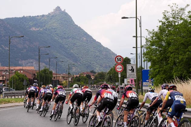 The pack rides cycles during Stage 8 of the Giro d™Italia Women, from Rivoli to Sestriere, Italy, Saturday, June 6, 2026  Copyright: xMarcoxAlpozzi LaPressex