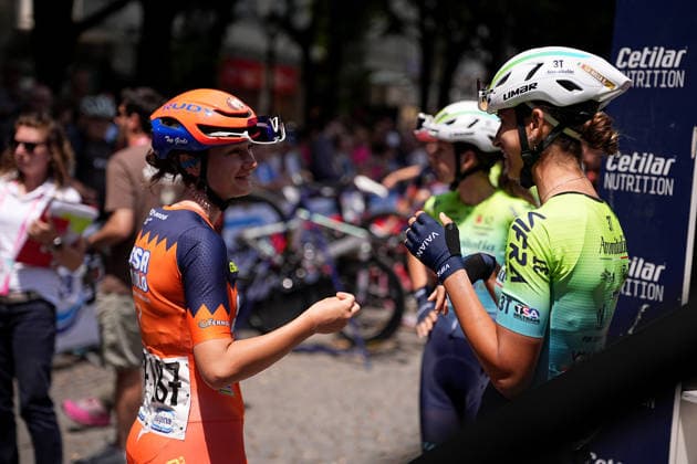 Italy™s Alessia Zambelli of Top Girls Fassa Bortolo™s and Italy™s Eleonora La Bella of Aromitalia Vaiano™s during Stage 8 of the Giro d™Italia Women, from Rivoli to Sestriere, Italy, Saturday, June 6, 2026  Copyright: xMarcoxAlpozzi LaPressex