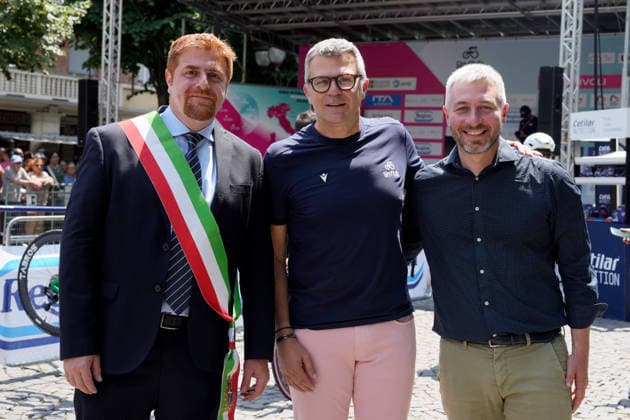Alessandro Errigo mayor of Rivoli and RCS Paolo Bellino during Stage 8 of the Giro d™Italia Women, from Rivoli to Sestriere, Italy, Saturday, June 6, 2026  Copyright: xDavidexSpada LaPressex
