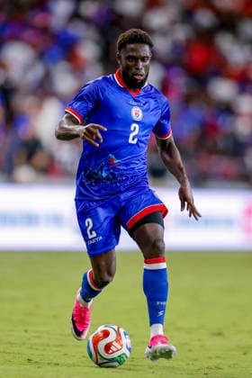 MIAMI, FL - JUNE 5: Haiti defender Carlens Arcus (2) controls the ball during the International Friendly, Länderspiel, Nationalmannschaft game between Haiti and Peru at NU Stadium on June 5, 2026 in Miami,Florida.(Photo by Chris Arjoon Icon Sportswire) SOCCER: JUN 05 Haiti vs Peru EDITORIAL USE ONLY Icon2605060010066