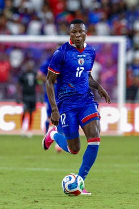 MIAMI, FL - JUNE 5: Haiti midfielder Jean Jacques Danley (17) controls a ball during the International Friendly, Länderspiel, Nationalmannschaft game between Haiti and Peru at NU Stadium on June 5, 2026 in Miami,Florida.(Photo by Chris Arjoon Icon Sportswire) SOCCER: JUN 05 Haiti vs Peru EDITORIAL USE ONLY Icon2605060010083