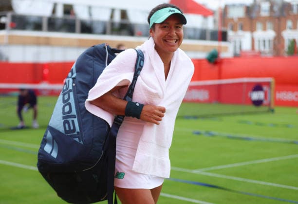 2026 HSBC Tennis Championships, Queens Club, London, UK - 06 06 2026 Heather Watson (GBR) smiles as she leaves court as rain stops play in her Qualifying match against Beatrice Haddad Maia (BRA) in the HSBC 2026 Championships at Queens Club in London London Queens Club London GBR Copyright: xMarkxGreenwoodx