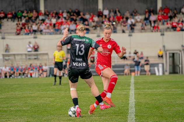 Fußball I Frauen I Saison 2025-2026 I Niedersachsen-Pokal I Finale I FC Jesteburg-Bendestorf - Hannover 96 I 06.06.2026 Barsinghausen August-Wenzel-Stadion Deutschland Copyright: xLobeca JonasxBoningx
