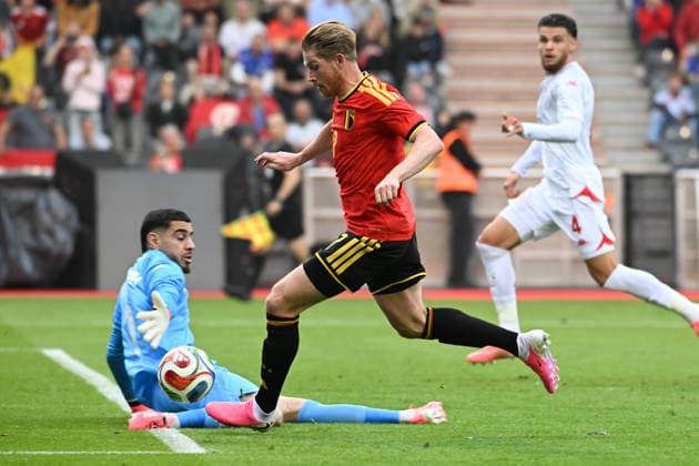 260606 Belgium vs Tunisia Abdelmouhib Chamakh (1) of Tunisia and Kevin De Bruyne (7) of Belgium pictured during friendly football game between the national teams of Belgium, called the red devils and Tunisia ahead of the FIFA World Cup, WM, Weltmeisterschaft, Fussball 2026 on June 6 , 2026 in Brussel, Belgium. (Photo by Jill Delsaux Isosport) Brussel Belgium  Copyright: xJillxDelsauxx DSC_6240