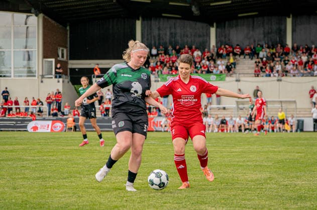 Fußball I Frauen I Saison 2025-2026 I Niedersachsen-Pokal I Finale I FC Jesteburg-Bendestorf - Hannover 96 I 06.06.2026 Barsinghausen August-Wenzel-Stadion Deutschland Copyright: xLobeca JonasxBoningx