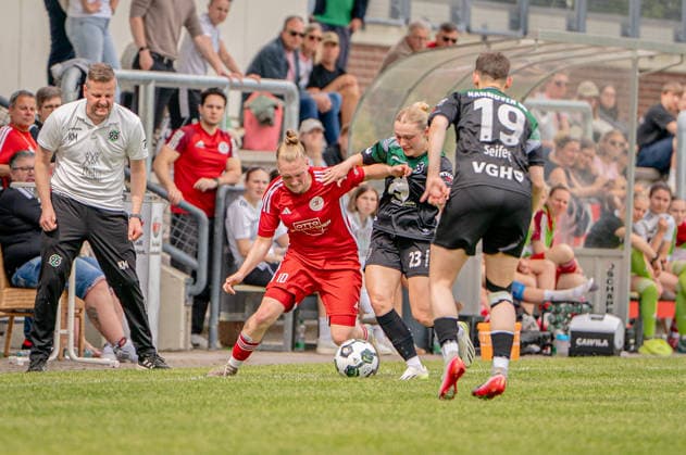 Fußball I Frauen I Saison 2025-2026 I Niedersachsen-Pokal I Finale I FC Jesteburg-Bendestorf - Hannover 96 I 06.06.2026 Barsinghausen August-Wenzel-Stadion Deutschland Copyright: xLobeca JonasxBoningx