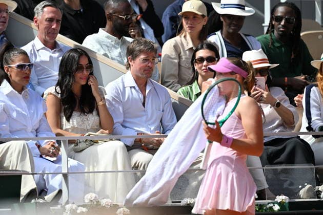 2026 French Open (Roland-Garros) - Women s singles final PARIS, FRANCE - JUNE 06: Ines de Ramon and Brad Pitt follow the women s final singles match on day 14 of the French Open tennis tournament on Court Philippe-Chatrier at the Roland-Garros Complex in Paris, France on June 6, 2026. Mustafa Yalcin Anadolu Paris France. Editorial use only. Please get in touch for any other usage.  Copyright: x2026xAnadoluxMustafaxYalcinx