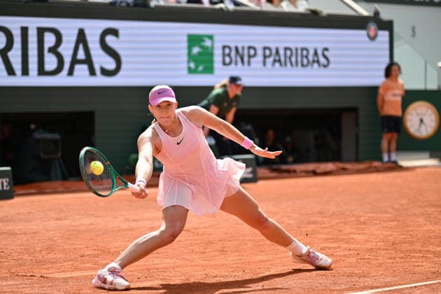 2026 French Open (Roland-Garros) - Women s singles final PARIS, FRANCE - JUNE 06: Mirra Andreeva in action against Maja Chwalinska (not seen) of Poland during the women s final singles match on day 14 of the French Open tennis tournament on Court Philippe-Chatrier at the Roland-Garros Complex in Paris, France on June 6, 2026. Mustafa Yalcin Anadolu Paris France. Editorial use only. Please get in touch for any other usage.  Copyright: x2026xAnadoluxMustafaxYalcinx