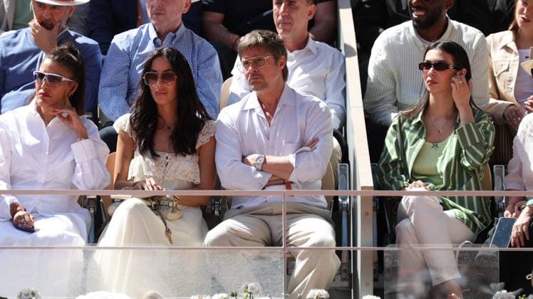 ROLAND GARROS PHOTOPQR LE PARISIEN Le Parisien Arnaud Journois ; PARIS ; 06 06 2026 ; Paris. Stade Roland Garros, le 6 juin 2026. Tennis. Internationaux de France de Roland Garros. Simple Dames Court Philippe Chatrier - finale Maja Chwalinska vs Mirra Andreeva. Brad Pitt et sa combagne Inès de Ramon. Photo Le Parisien Arnaud Journois Roland Garros French Open tennis tournament, in Paris, France, on - June 6, 2026, PARIS France  Copyright: xPHOTOPQR LExPARISIEN MAXPPPxLexParisienx xArnaudxJournoisx 20260606LPA8880 20260606LPA8880