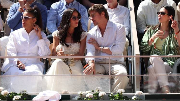 ROLAND GARROS PHOTOPQR LE PARISIEN Le Parisien Arnaud Journois ; PARIS ; 06 06 2026 ; Paris. Stade Roland Garros, le 6 juin 2026. Tennis. Internationaux de France de Roland Garros. Simple Dames Court Philippe Chatrier - finale Maja Chwalinska vs Mirra Andreeva. Brad Pitt et sa combagne Inès de Ramon. Photo Le Parisien Arnaud Journois Roland Garros French Open tennis tournament, in Paris, France, on - June 6, 2026, PARIS France  Copyright: xPHOTOPQR LExPARISIEN MAXPPPxLexParisienx xArnaudxJournoisx 20260606LPA8881 20260606LPA8881