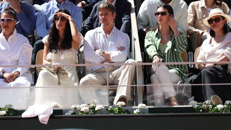 ROLAND GARROS PHOTOPQR LE PARISIEN Le Parisien Arnaud Journois ; PARIS ; 06 06 2026 ; Paris. Stade Roland Garros, le 6 juin 2026. Tennis. Internationaux de France de Roland Garros. Simple Dames Court Philippe Chatrier - finale Maja Chwalinska vs Mirra Andreeva. Brad Pitt et sa combagne Inès de Ramon. Photo Le Parisien Arnaud Journois Roland Garros French Open tennis tournament, in Paris, France, on - June 6, 2026, PARIS France  Copyright: xPHOTOPQR LExPARISIEN MAXPPPxLexParisienx xArnaudxJournoisx 20260606LPA8885 20260606LPA8885
