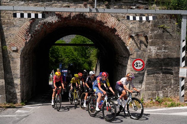 The pack rides cycles during Stage 8 of the Giro d™Italia Women, from Rivoli to Sestriere, Italy, Saturday, June 6, 2026  Copyright: xMarcoxAlpozzi LaPressex