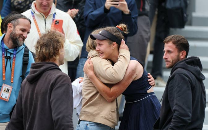 (260606) -- PARIS, June 6, 2026 -- Alisa Oktiabreva (2nd R) of Russia celebrates after the girl s singles final match between Alisa Oktiabreva of Russia and Sun Xinran of China at the French Open tennis tournament at Roland Garros, Paris, France, June 6, 2026. ) (SP)FRANCE-PARIS-TENNIS-FRENCH OPEN-GIRL S SINGLES-FINAL WuxHuiwo 
