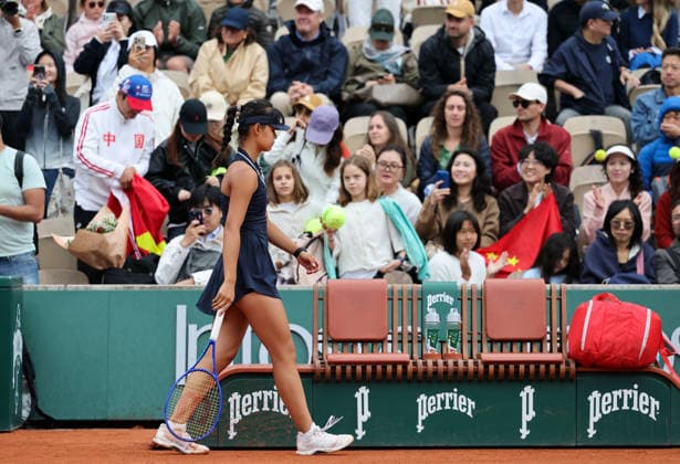 (260606) -- PARIS, June 6, 2026 -- Sun Xinran reacts after the girl s singles final match between Alisa Oktiabreva of Russia and Sun Xinran of China at the French Open tennis tournament at Roland Garros, Paris, France, June 6, 2026. ) (SP)FRANCE-PARIS-TENNIS-FRENCH OPEN-GIRL S SINGLES-FINAL WuxHuiwo 