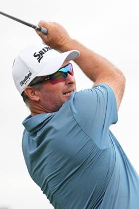 DUBLIN, OH - JUNE 06: Ryan Fox of New Zealand plays his shot from the first tee during third round of the Memorial Tournament on June 06, 2026 at the Muirfield Village Golf Club in Dublin, Ohio. (Photo by Jason Mowry Icon Sportswire) GOLF: JUN 06 PGA, Golf Herren the Memorial Tournament presented by Workday EDITORIAL USE ONLY Icon260606005