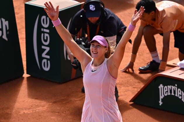 Mirra Andreeva wins women s Roland Garros final PARIS, FRANCE - JUNE 06: Mirra Andreeva celebrates after winning against Maja Chwalinska (not seen) of Poland during the women s final singles match on day 14 of the French Open tennis tournament on Court Philippe-Chatrier at the Roland-Garros Complex in Paris, France on June 6, 2026. Burak Akbulut Anadolu Paris France. Editorial use only. Please get in touch for any other usage.  Copyright: x2026xAnadoluxBurakxAkbulutx
