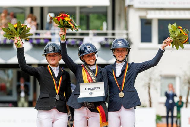 BALVE - LONGINES Balve Optimum 2026, BALVE - LONGINES Balve Optimum 2026 KLAPHAKE Laura (GER), ROTH Britt (GER), TEBBEL Justine (GER) Meisterehrung Springprüfung Kl.S