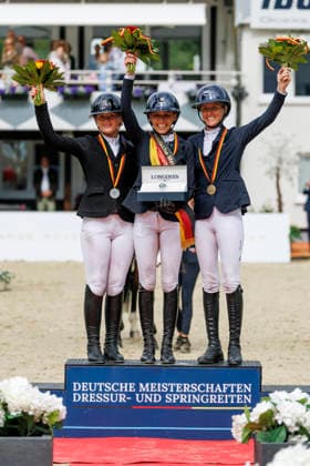 BALVE - LONGINES Balve Optimum 2026, BALVE - LONGINES Balve Optimum 2026 KLAPHAKE Laura (GER), ROTH Britt (GER), TEBBEL Justine (GER) Meisterehrung Springprüfung Kl.S