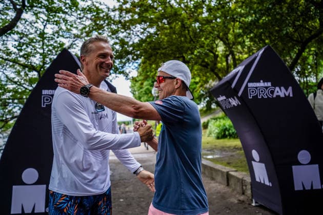 Ironman Hamburg Wettkampf der Ironman CEOs 06.06.26: Impressionen vom exklusiven CEO-Wettkampf im Rahmen des Ironman Hamburg 2026. Die teilnehmenden Geschäftsführer und CEOs absolvierten einen Aquathlon, bestehend aus 200 Metern Schwimmen in der Binnenalster und einem anschließenden 5-Kilometer-Lauf entlang der Alsterufer. Das Event bietet Wirtschaftslenkern eine sportliche Plattform im Vorfeld des Hauptrennens. Fotos: Julian Richter Hamburg Alster Hamburg Deutschland