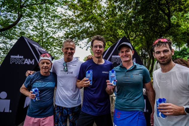 Ironman Hamburg Wettkampf der Ironman CEOs 06.06.26: Impressionen vom exklusiven CEO-Wettkampf im Rahmen des Ironman Hamburg 2026. Die teilnehmenden Geschäftsführer und CEOs absolvierten einen Aquathlon, bestehend aus 200 Metern Schwimmen in der Binnenalster und einem anschließenden 5-Kilometer-Lauf entlang der Alsterufer. Das Event bietet Wirtschaftslenkern eine sportliche Plattform im Vorfeld des Hauptrennens. Fotos: Julian Richter Hamburg Alster Hamburg Deutschland