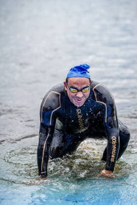 Ironman Hamburg Wettkampf der Ironman CEOs 06.06.26: Impressionen vom exklusiven CEO-Wettkampf im Rahmen des Ironman Hamburg 2026. Die teilnehmenden Geschäftsführer und CEOs absolvierten einen Aquathlon, bestehend aus 200 Metern Schwimmen in der Binnenalster und einem anschließenden 5-Kilometer-Lauf entlang der Alsterufer. Das Event bietet Wirtschaftslenkern eine sportliche Plattform im Vorfeld des Hauptrennens. Fotos: Julian Richter Hamburg Alster Hamburg Deutschland