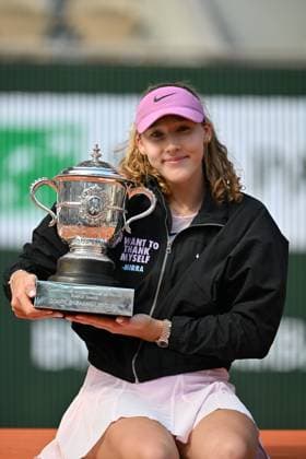 Mirra Andreeva wins women s Roland Garros final PARIS, FRANCE - JUNE 06: Mirra Andreeva holds Coupe Suzanne Lenglen (Suzanne Lenglen Trophy) after winning against Maja Chwalinska (not seen) of Poland during the women s final singles match on day 14 of the French Open tennis tournament on Court Philippe-Chatrier at the Roland-Garros Complex in Paris, France on June 6, 2026. Mustafa Yalcin Anadolu Paris France. Editorial use only. Please get in touch for any other usage.  Copyright: x2026xAnadoluxMustafaxYalcinx